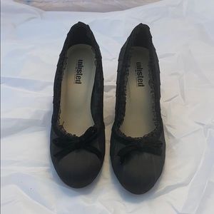 Unlisted Kenneth Cole production ruffle heels